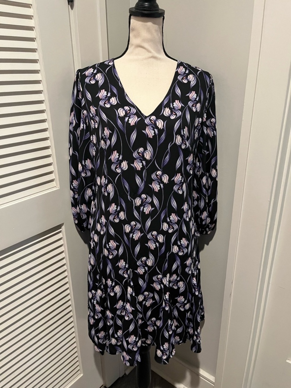 Black Floral V-Neck Long Sleeve Dress